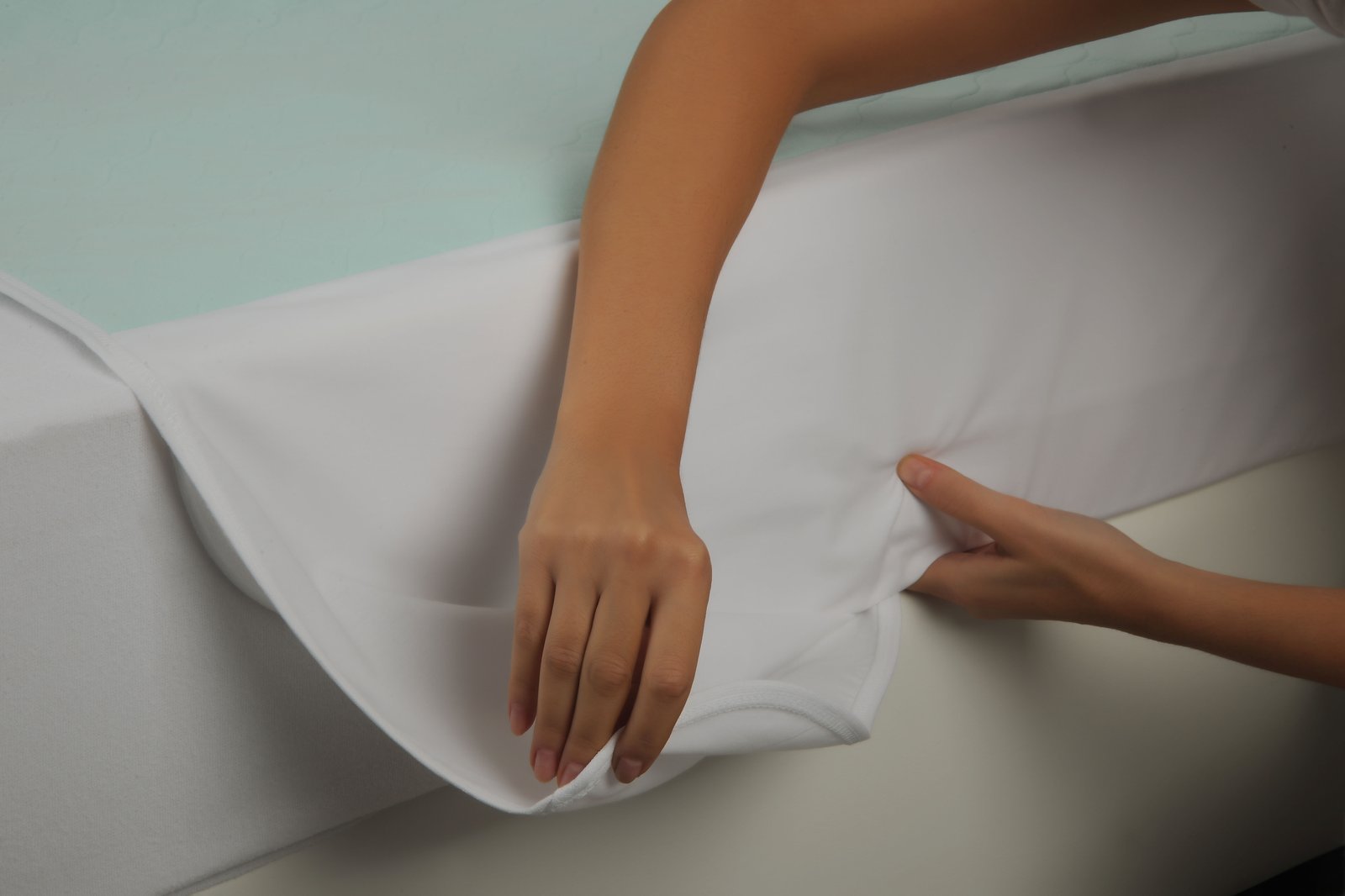 Tucking the wing under the mattress