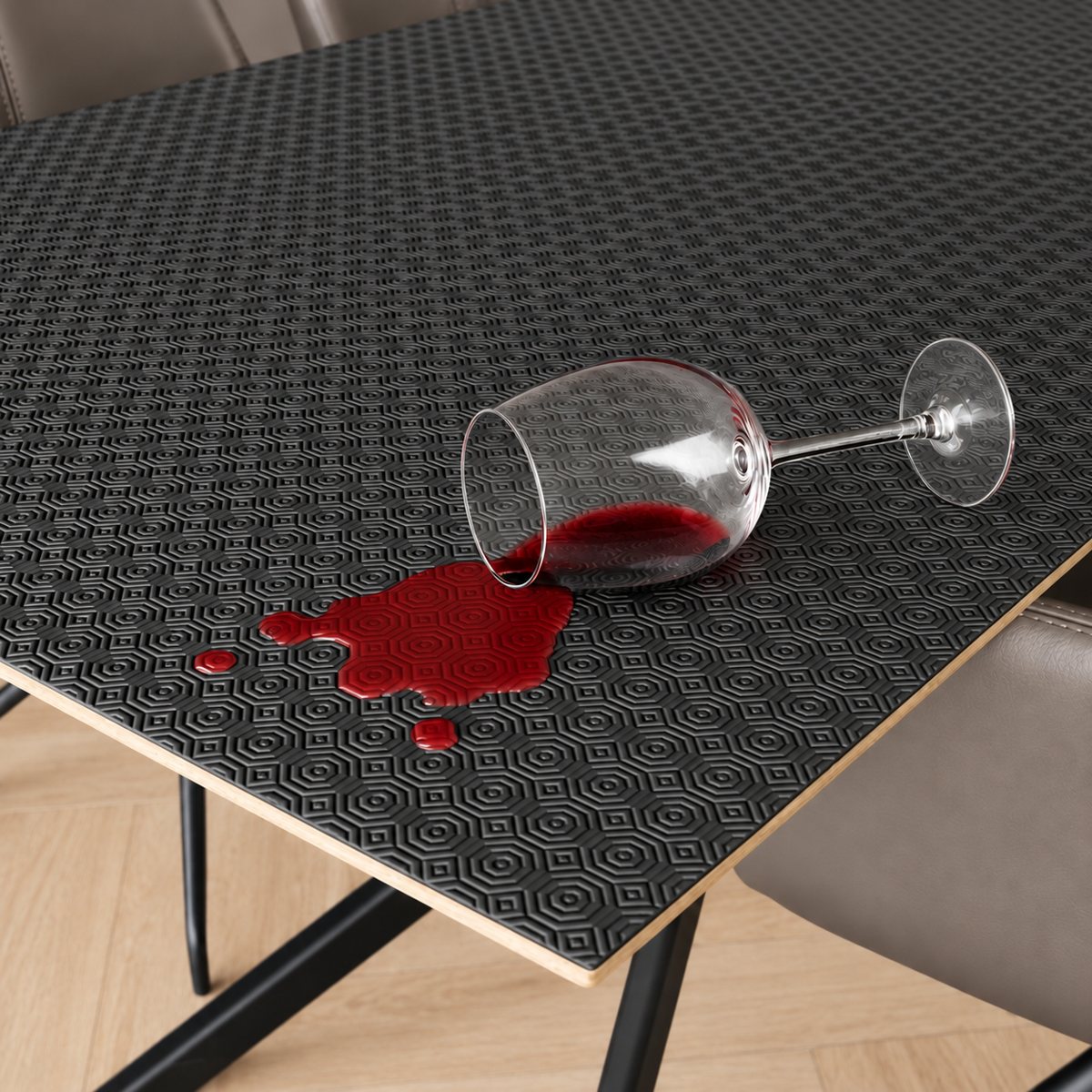 Protège-table Leather Plus noir — surface résistante aux liquides