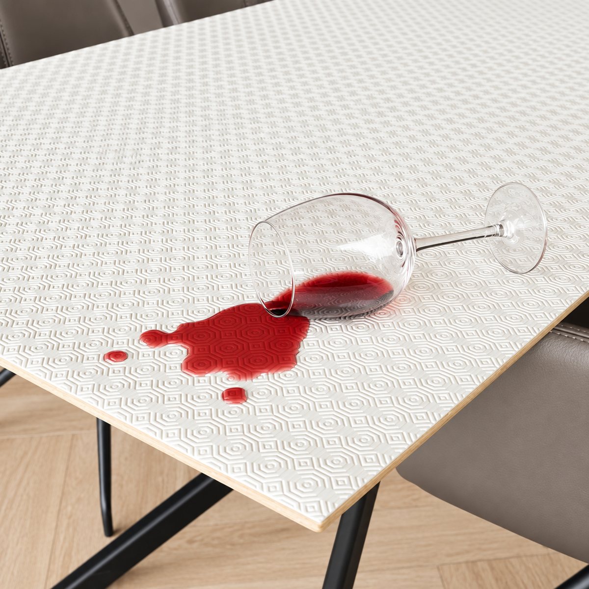 Protège-table Leather Plus blanc, surface résistante aux liquides